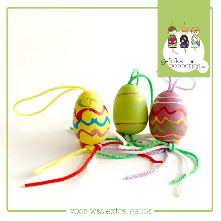 Naam sleutelhanger met gelukspoppetje paasei