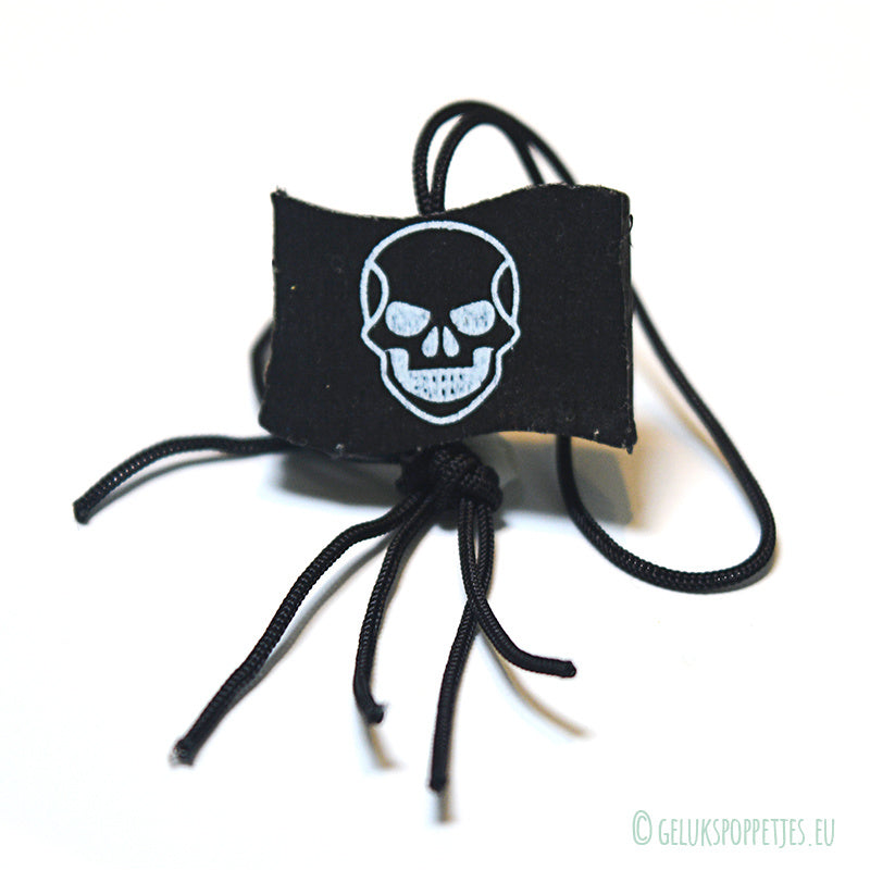 Gelukspoppetje piratenvlag op=op