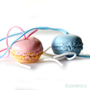 Gelukspoppetje macarons roze en blauw