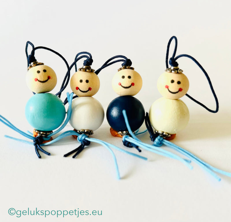 Gelukspoppetjes in blauwe, witte en groene tinten