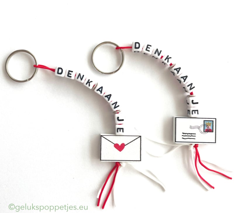 Sleutelhanger Ik denk aan je met gelukspoppetje envelopje