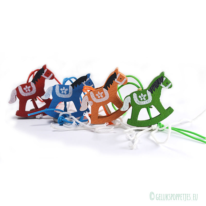 Naam sleutelhanger met gelukspoppetje hobbelpaard