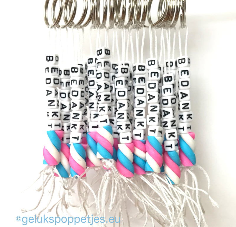 Sleutelhanger bedankt met gelukspoppetje gedraaid spekje