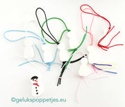 Witte platte gelukspoppetjes