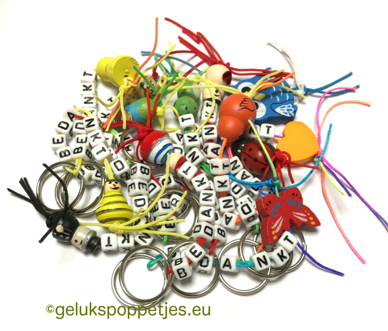 Sleutelhanger bedankt met verschillende gelukspoppetjes