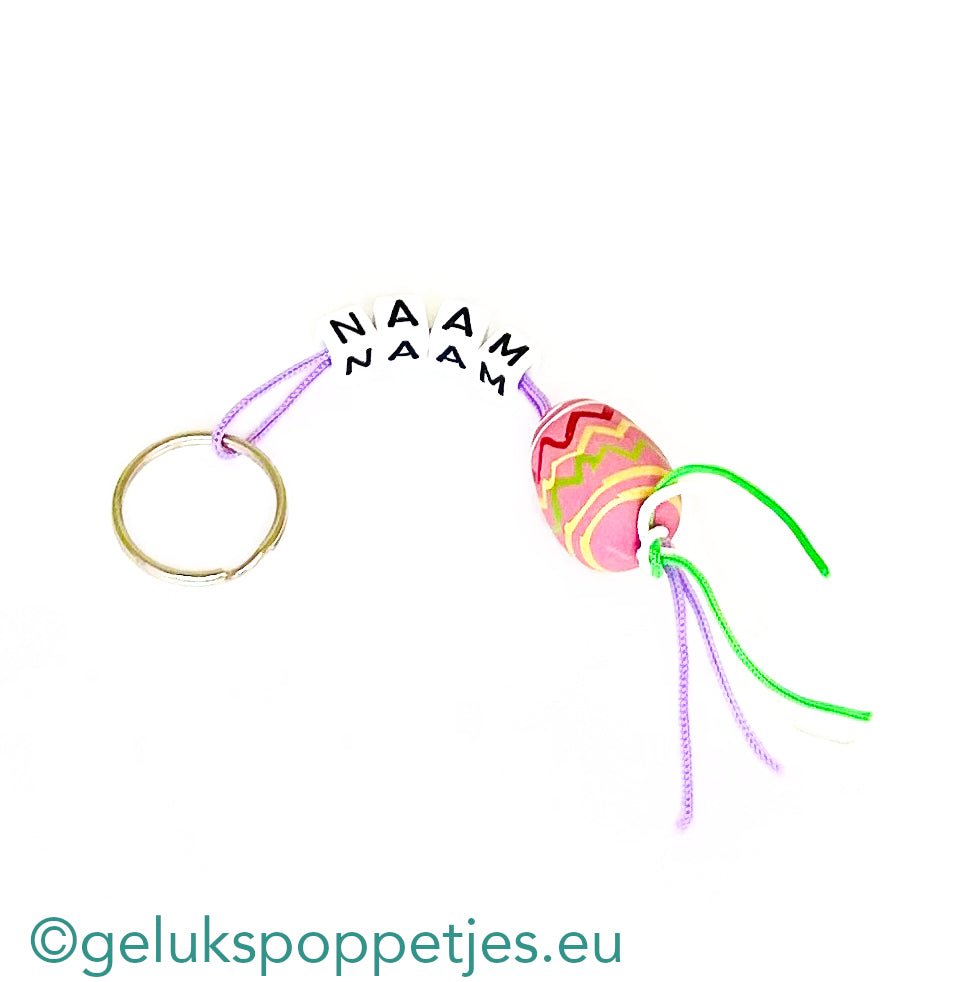 Naam sleutelhanger met gelukspoppetje paasei