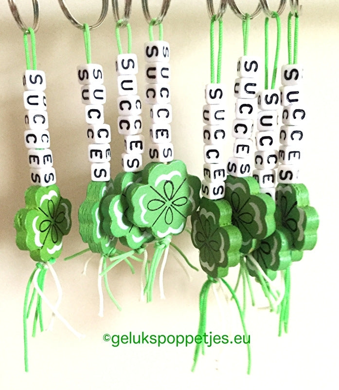 Sleutelhanger succes met gelukspoppetje klavertje vier