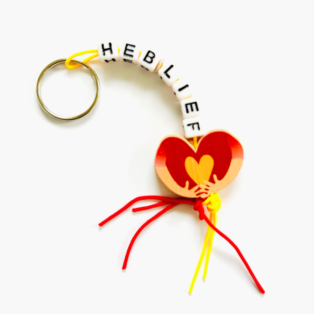 Keychain "love" with hugging lucky doll
