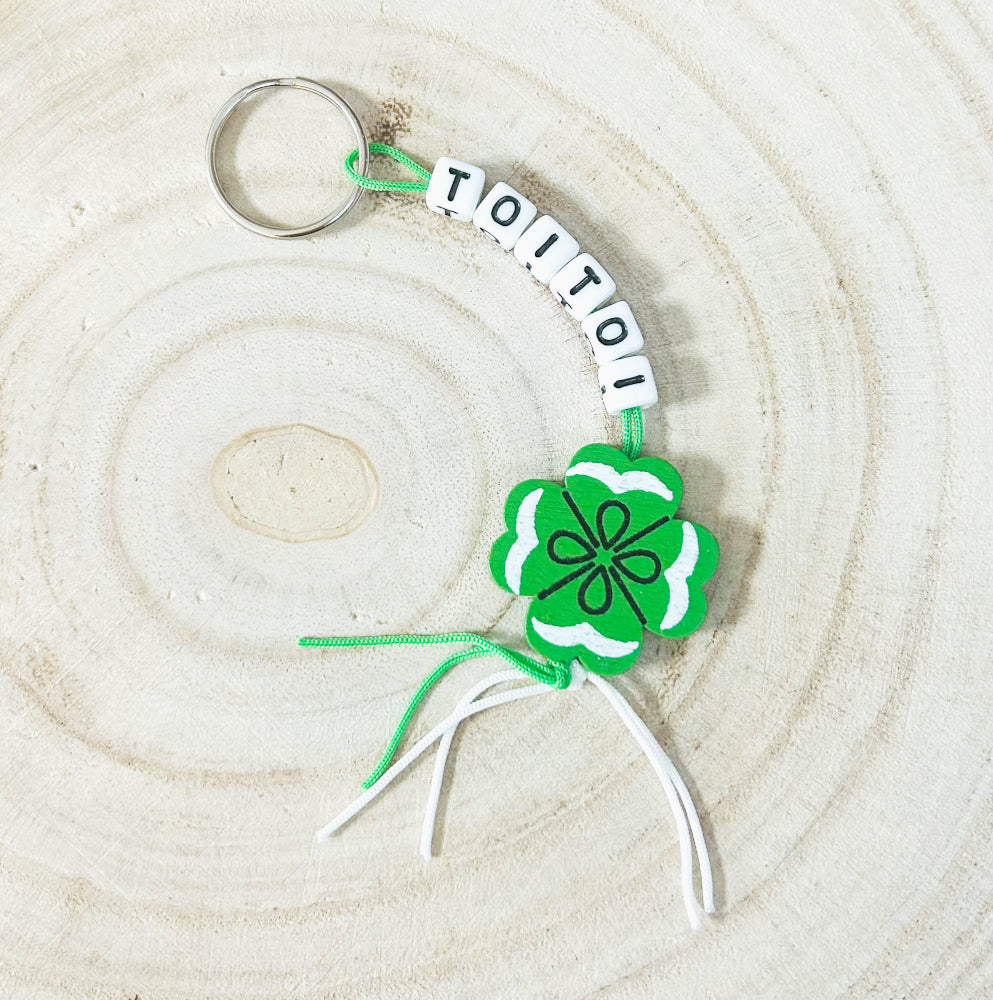 Schlüsselanhänger Toitoi mit Glücksbringer Kleeblatt